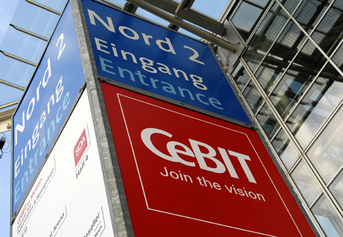 CRM.mobile en preview CRM.pad 2.0 door Update software AG tijdens CeBIT beurs